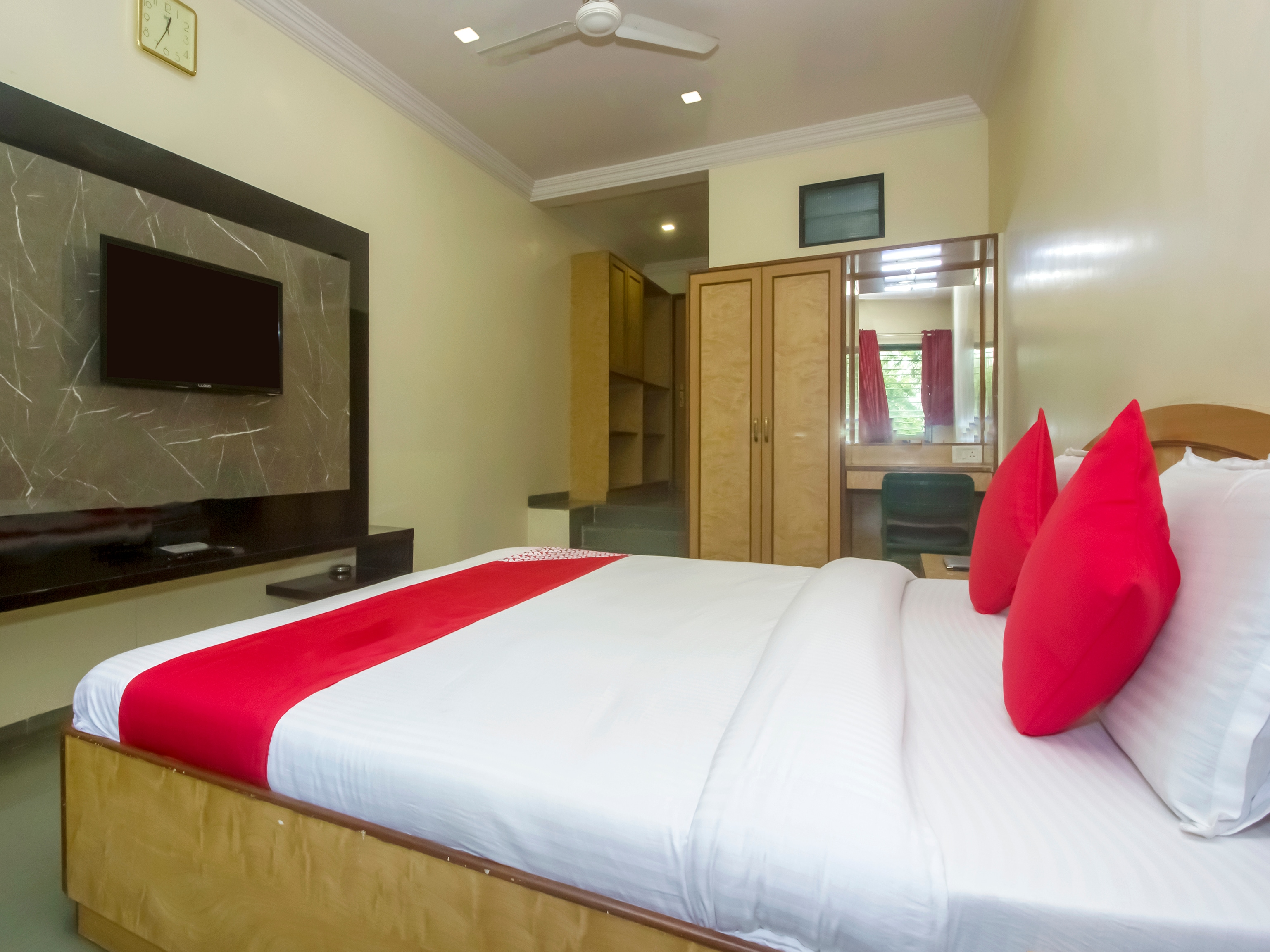 HOTEL NEW UTTAM HIRA PALACE - Tap to explore photos