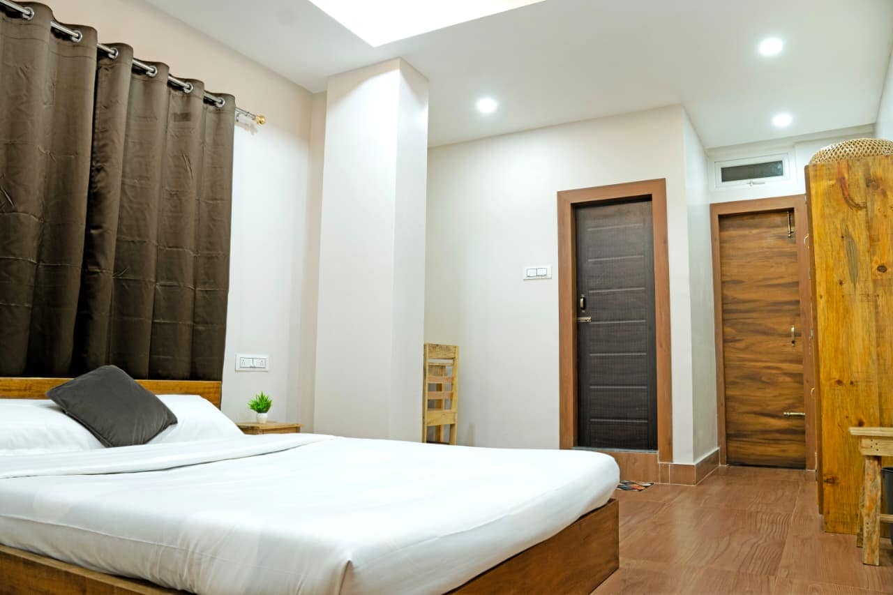 Zion 3BHK Private Apartment | Zoo Road - Tap to explore photos