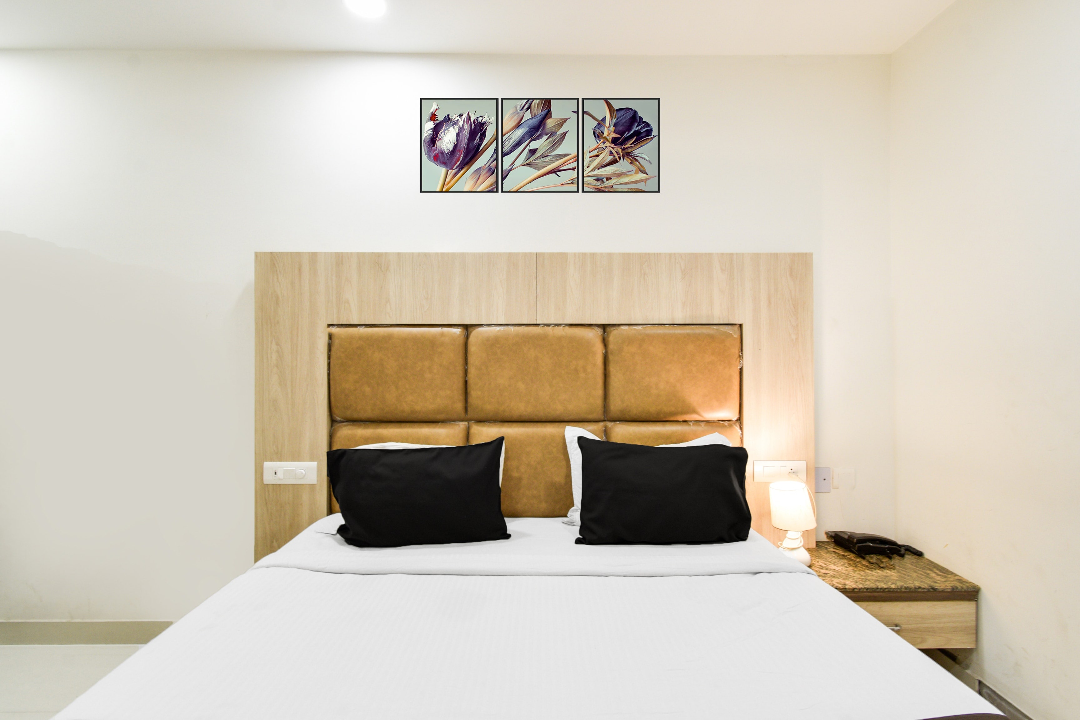 Super Townhouse Raniganj Formerly Devi Residency - Tap to explore photos