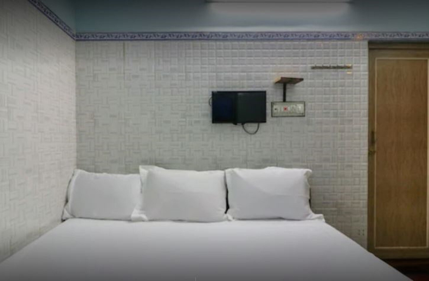 Sree Krishna Guest House - Tap to explore photos