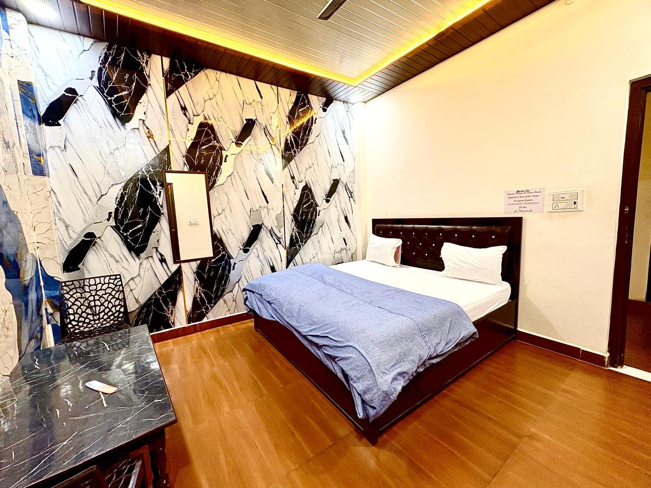 Shankar Palace & Guest House - Tap to explore photos