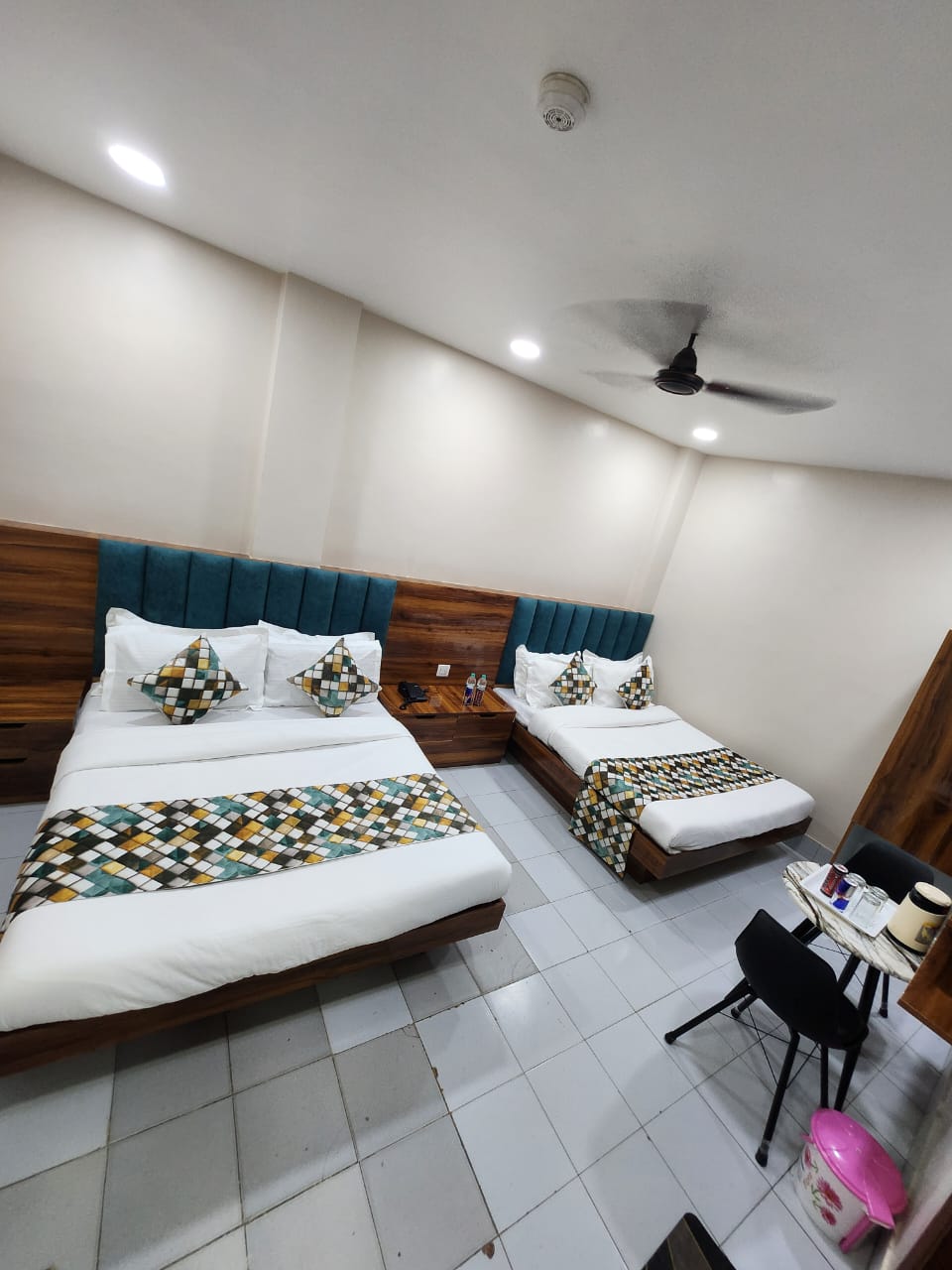 Hotel Neelam Palace DX  - Tap to explore photos