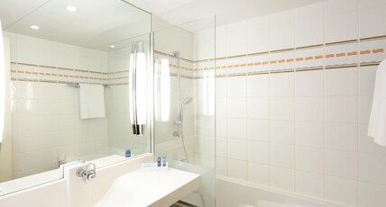 Novotel Perpignan Room Type - Classic Room with 1 double bed and 1 single sofa bed