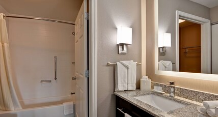 Homewood Suites by Hilton Aurora Naperville Room Type - 2 QNS 1 BDRM SUITE NONSMOK