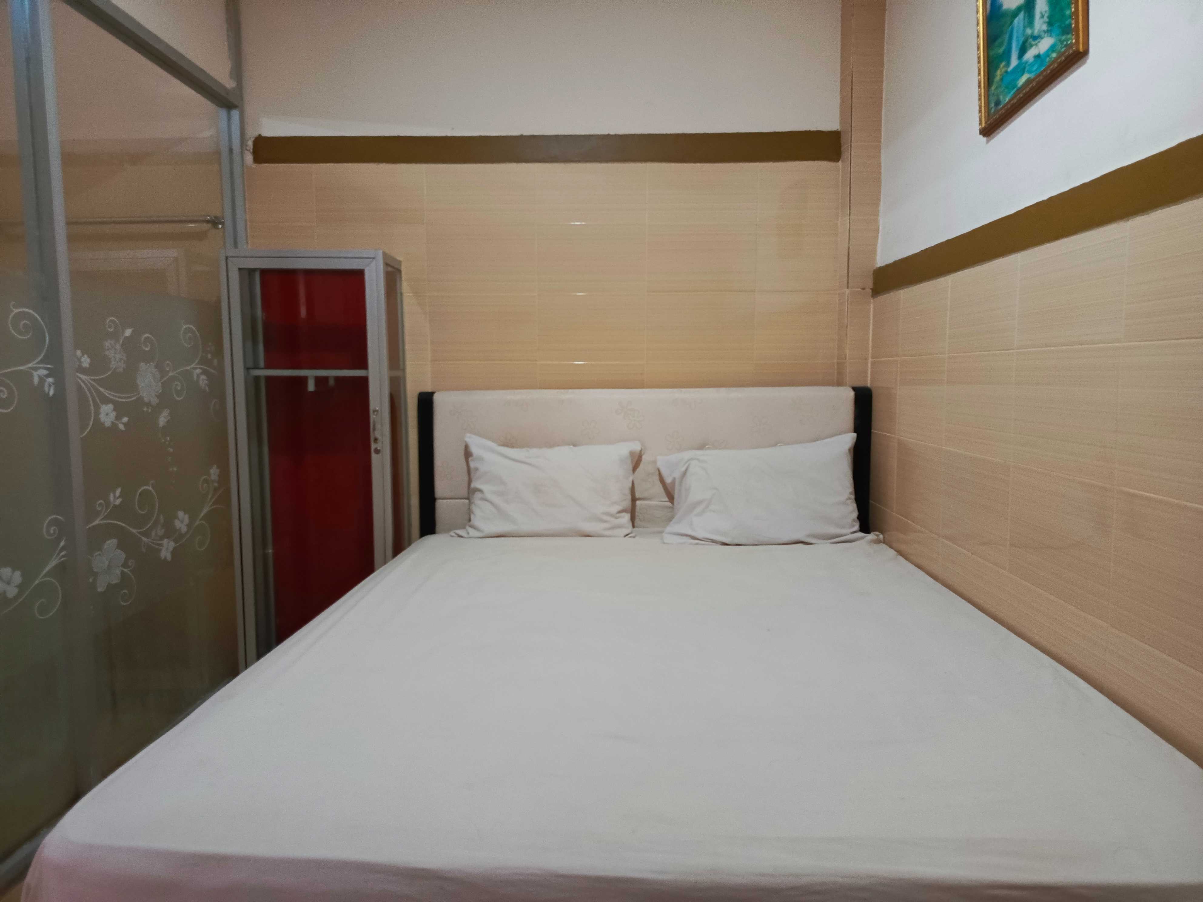 Hotel O Wisma Syariah Lahundape - Tap to explore photos