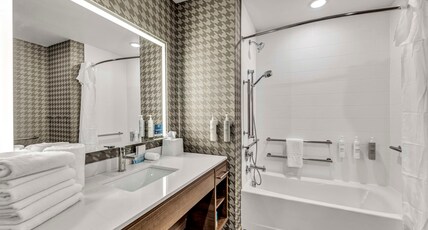 Home2 Suites by Hilton Raleigh State Arena Room Type - 1 KING MOB ACC TUB STUDIO