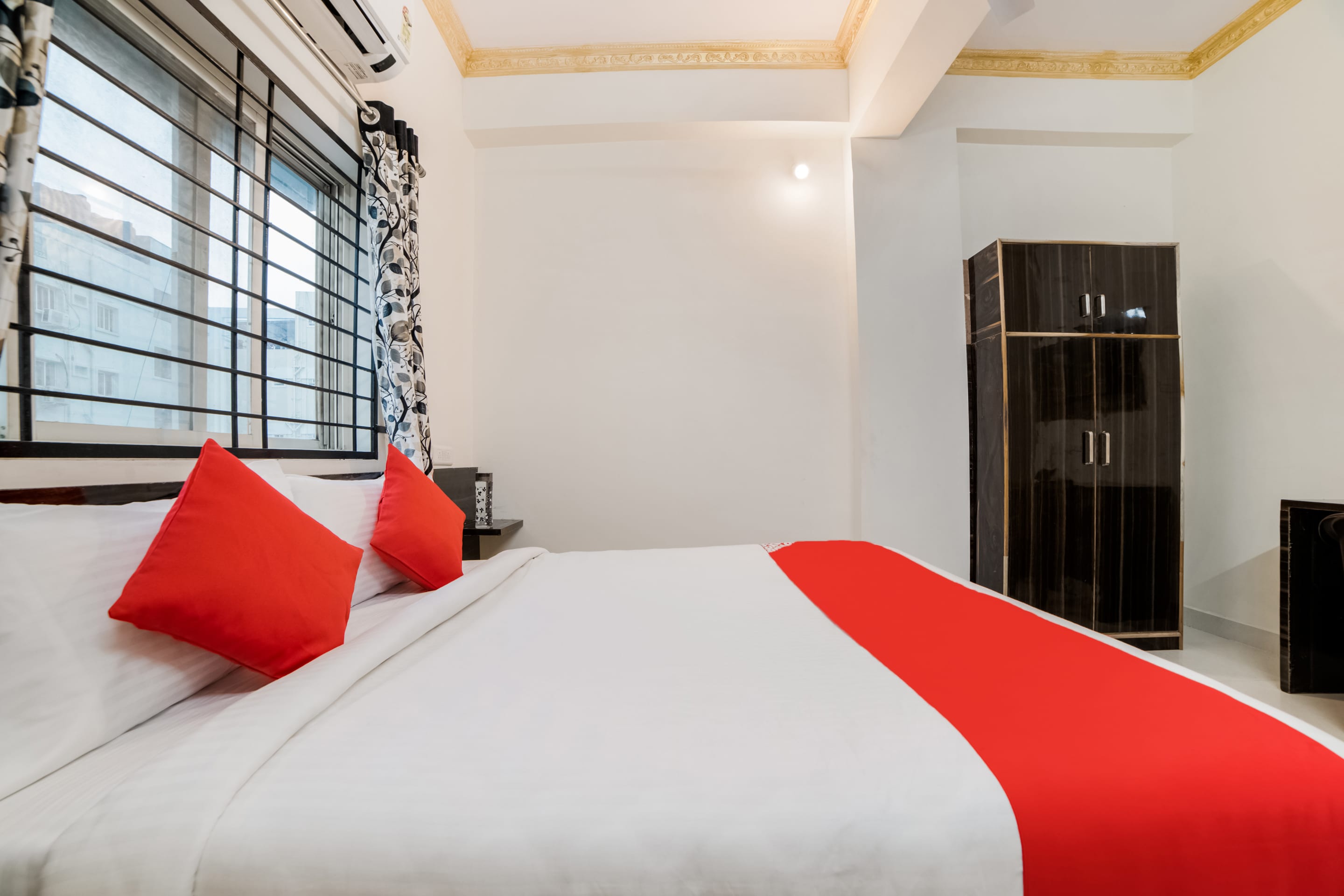 Super Hotel O Lucky Hotels Gachibowli - Tap to explore photos
