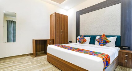 Goyal Hoteliers -  Hotel Vasudha Room Type - Deluxe Double Room with Private Balcony