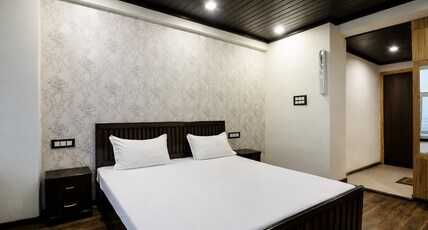 Pangot Himalayan View Room Type - Deluxe Room with Triple Bed