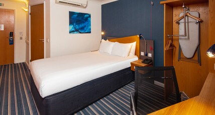 Holiday Inn Express Birmingham NEC Room Type - 1 Double Accessible with Free Hot Breakfast Holiday Inn Express Birmingham NEC Room Type - 1 Double Accessible with Free Hot Breakfast