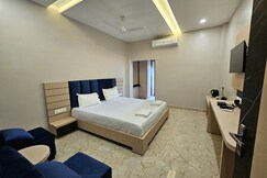 Hotel Rishiraj