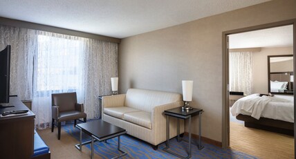 Holiday Inn WASHINGTON-CAPITOL Room Type - 1 King One Bedroom Suite High Floor