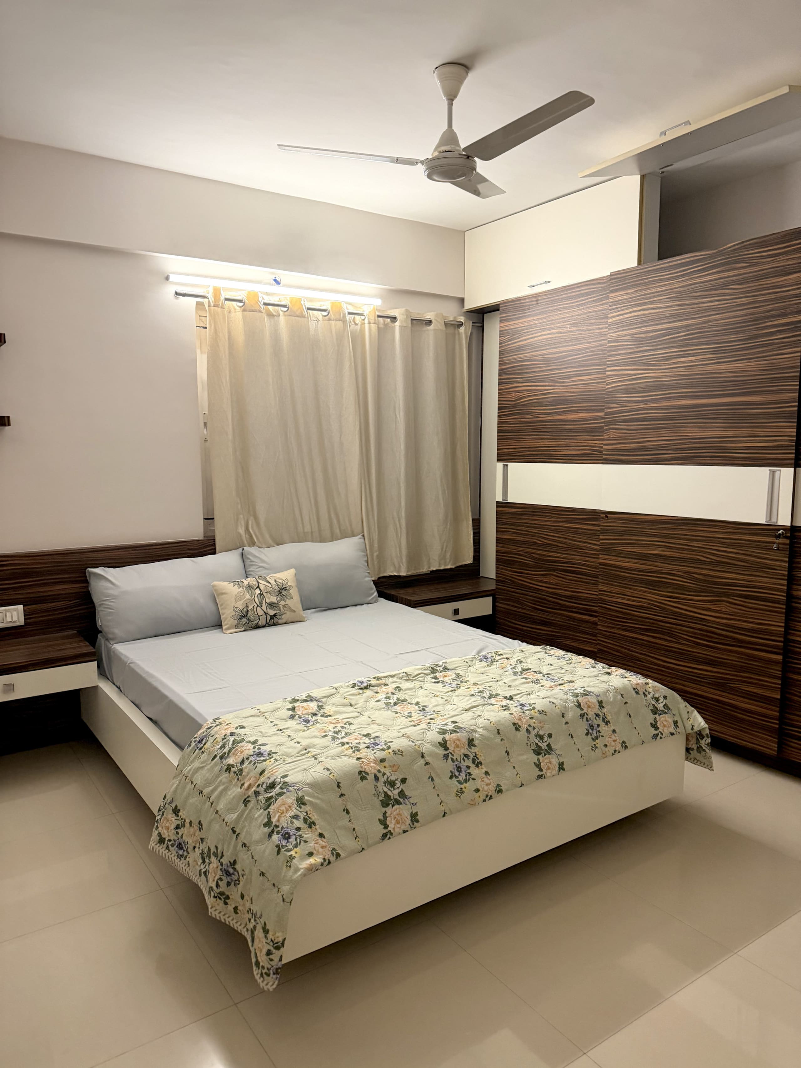 Spacious Flat near Manyata tech park - Tap to explore photos