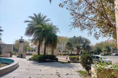 Radha Madhav Retreat near Prem Mandir