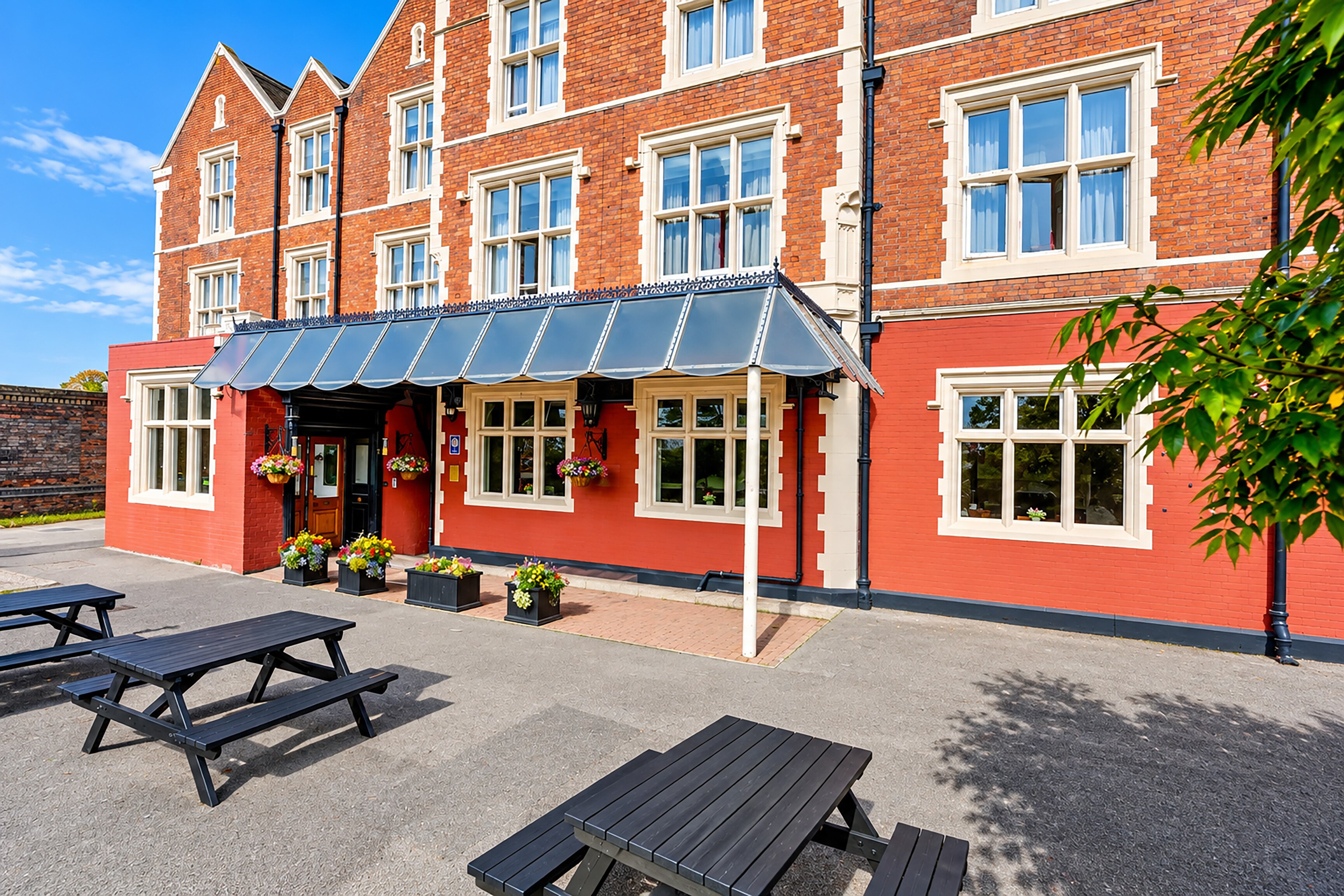 Belvilla Crewe Arms Hotel - Tap to explore photos