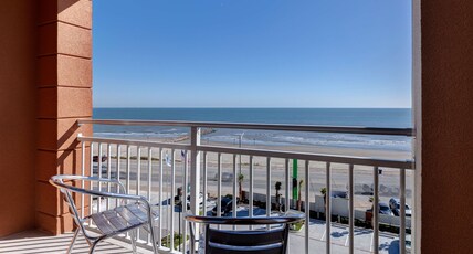Home2 Suites by Hilton Galveston Room Type - 2QN ACC TUB STUDIO BALCONY