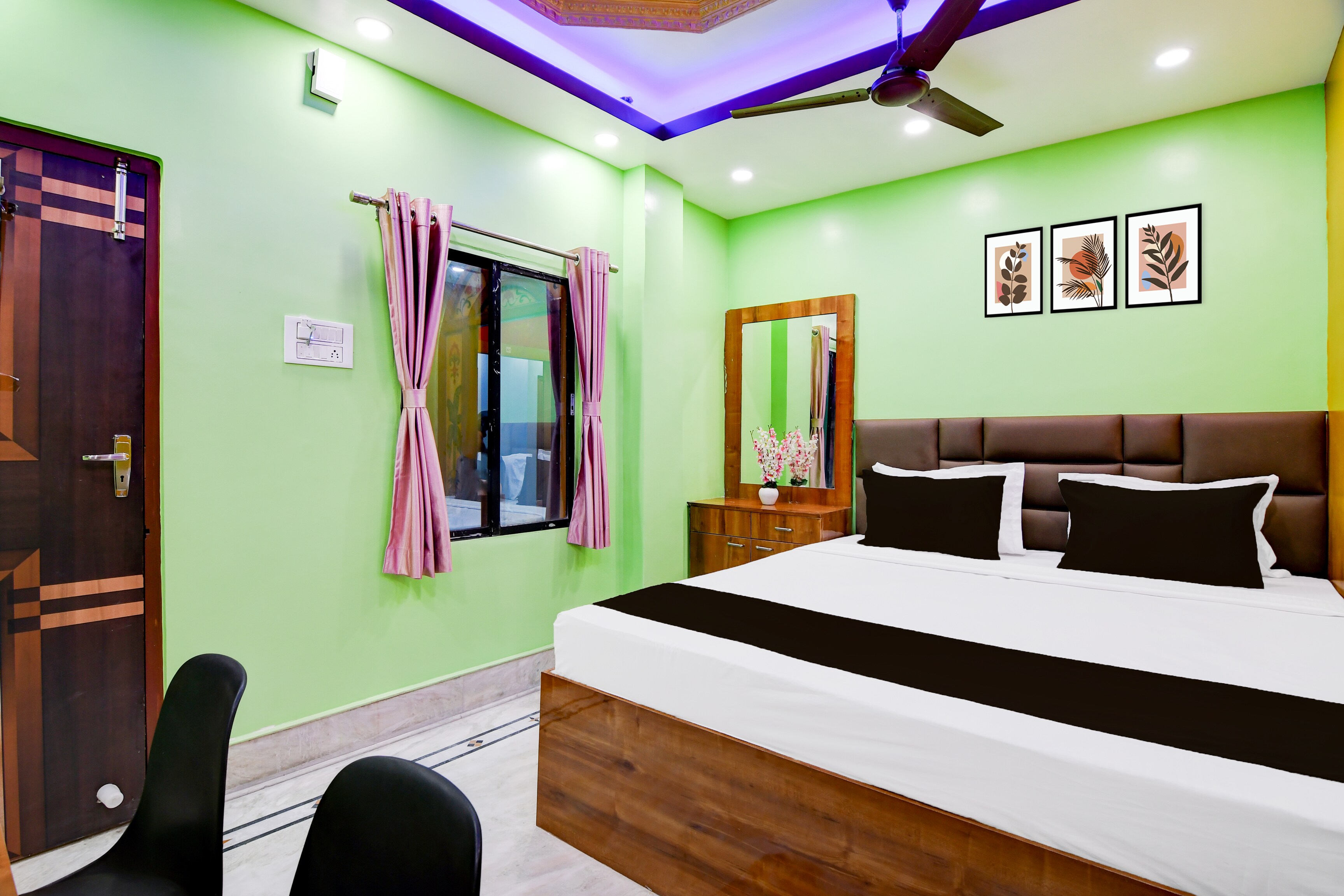 Hotel O Madhyamgram Railway Station Formerly Dolphin - Tap to explore photos