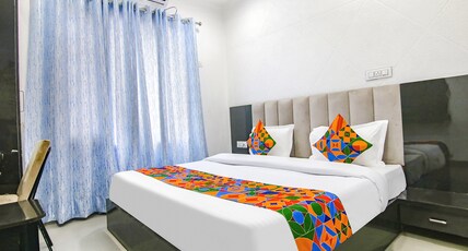 FabHotel Golden Gate I Room Type - Deluxe Room