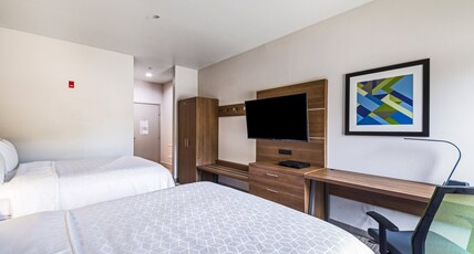 Holiday Inn Express & Suites COLUMBUS Room Type - 2 Queen Beds Standard