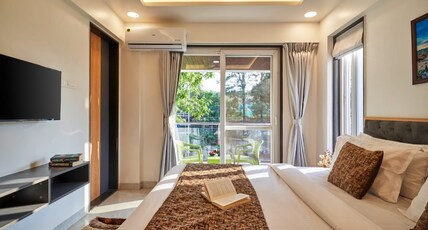 Drizzle Resort With Swimming Pool Near Mapro Garden Room Type - Standard Room With Balcony