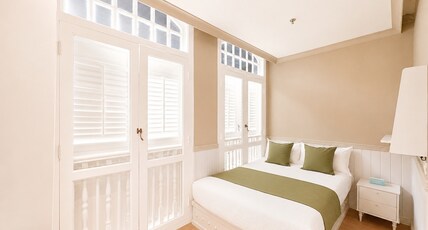 The Opera House Chinatown- Newly Renovated Room Type - Performer Room with Window