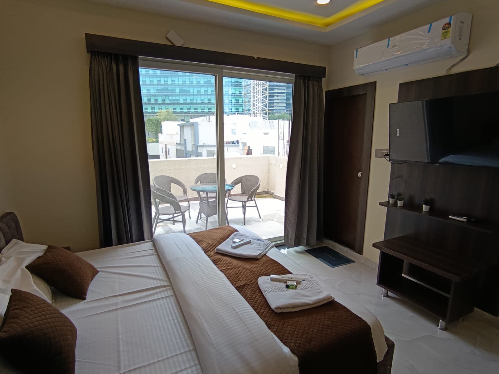 Hotel Legacy Grand | Rooms & Suites Near AIG Hosp - Tap to explore photos