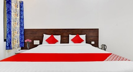 HOTEL AAGMAN Room Type - Deluxe Room