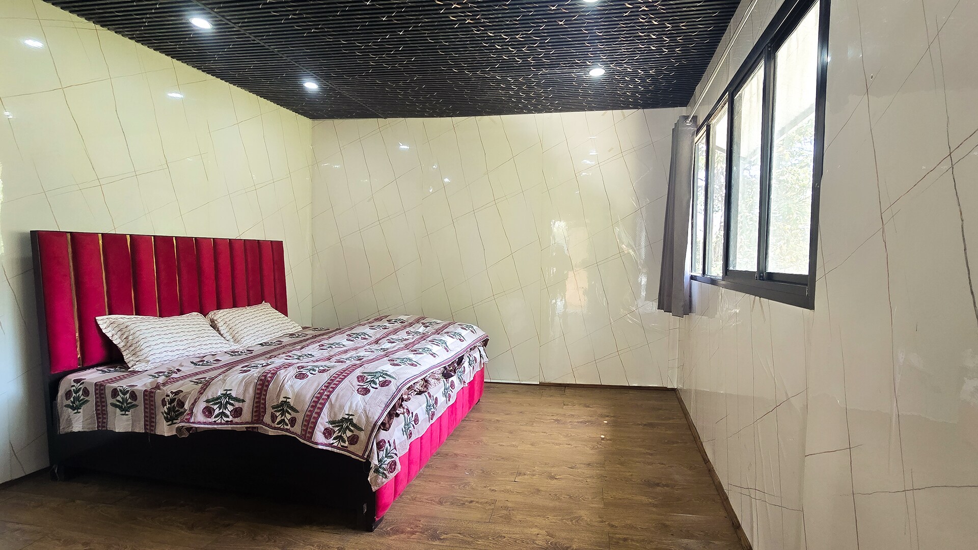 Shree Stays Cozy Hillside Retreat - Tap to explore photos