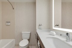 Holiday Inn Express & Suites NORTH FREMONT
