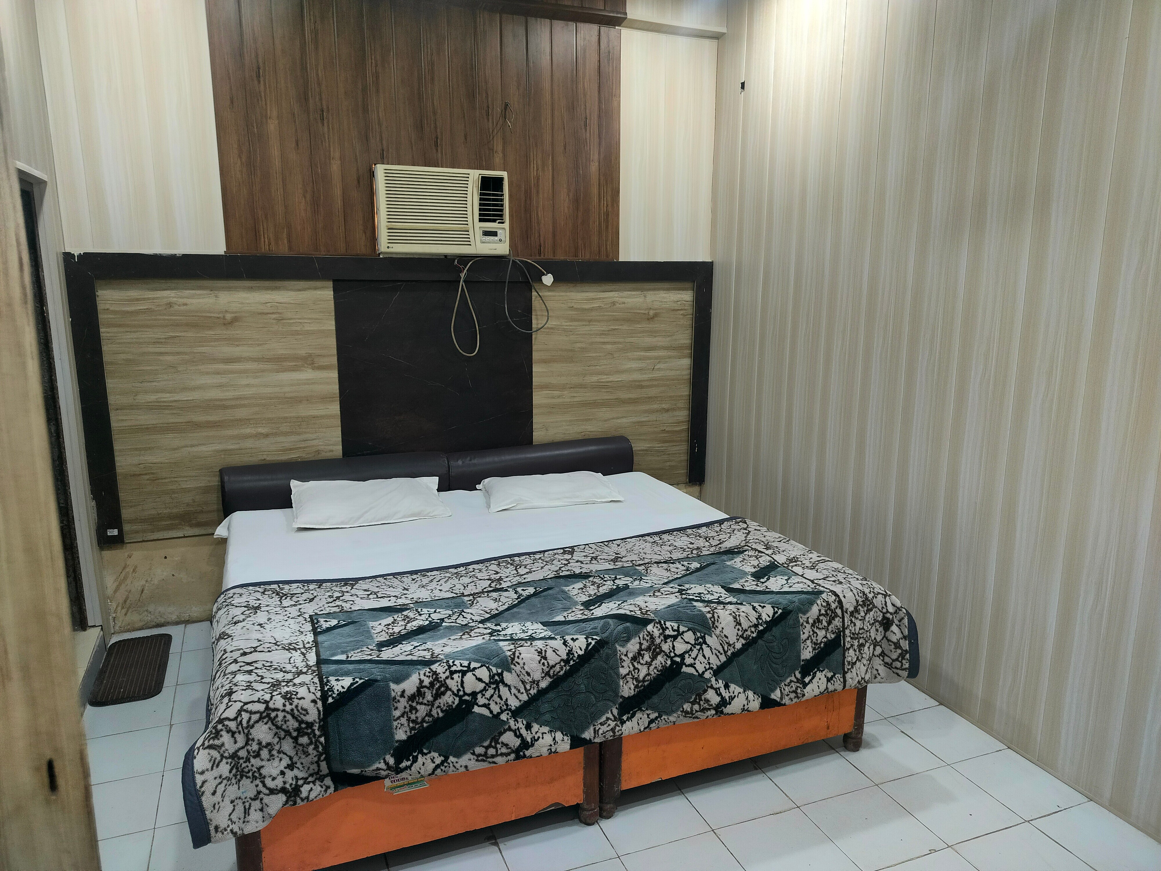Hotel Narayan Palace - Tap to explore photos
