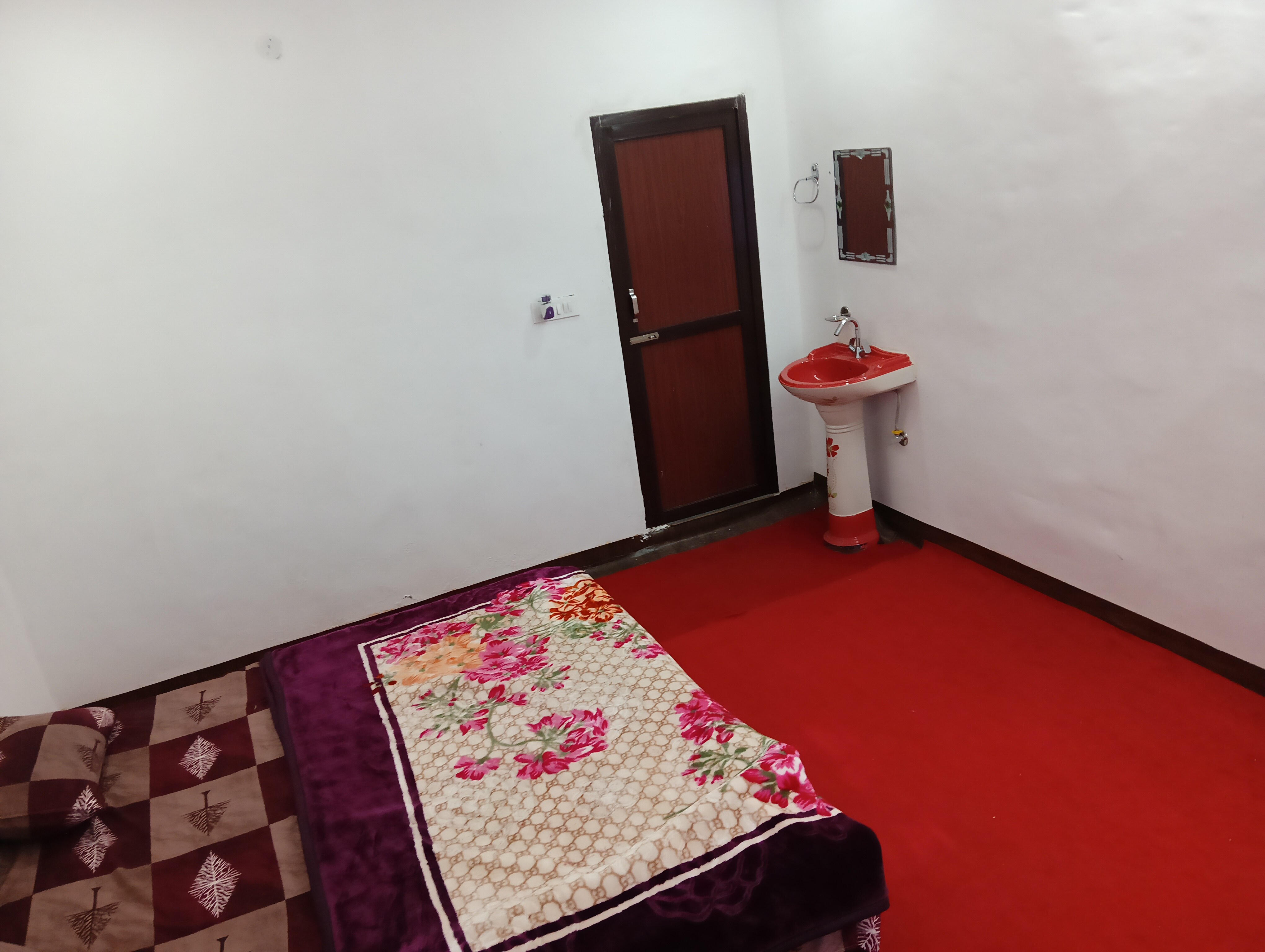 Himalayan Yoga homestay - Tap to explore photos
