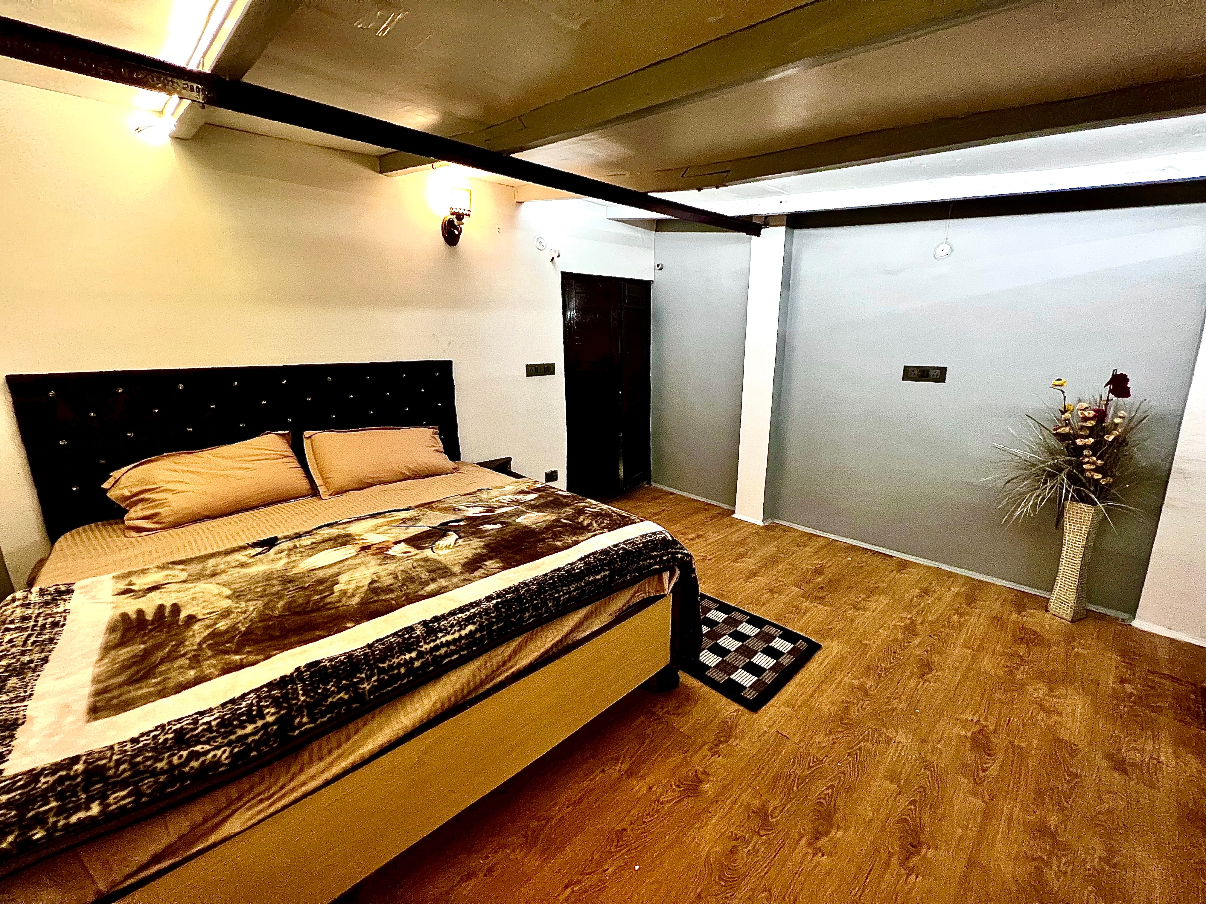 Naini lakefront homestay - Tap to explore photos