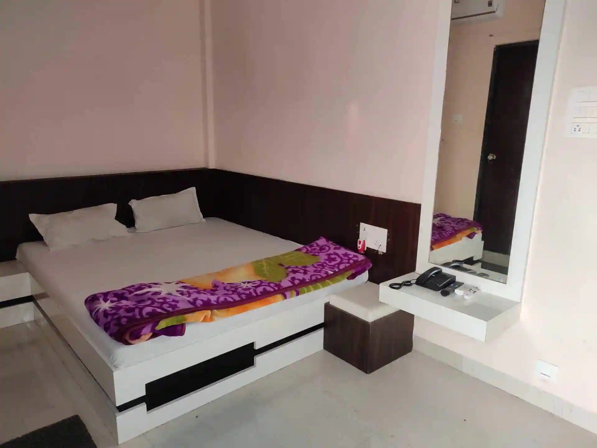 Hotel Gaurav Pales - Tap to explore photos