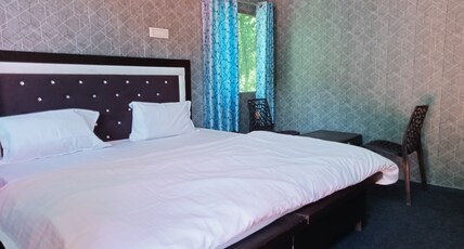 Snowy Hill Resort Room Type - Serene River View Cottage