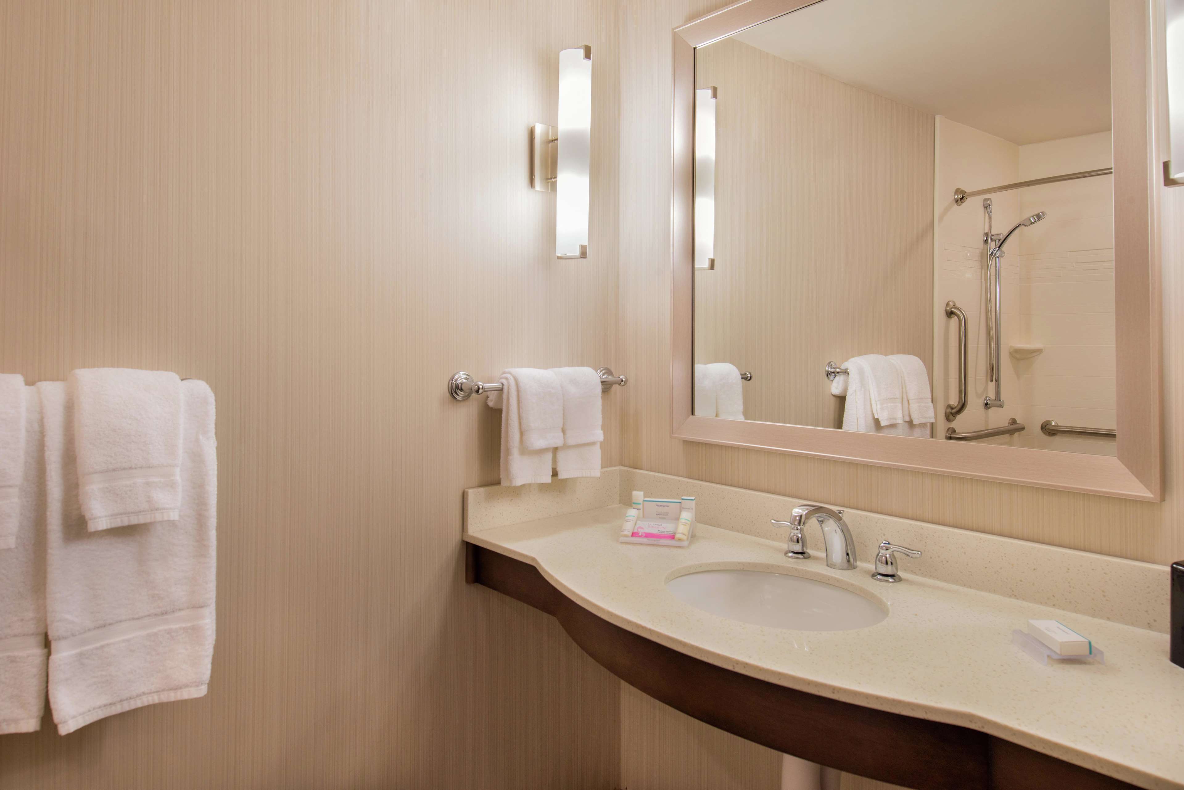 Hilton Garden Inn Bristol - Tap to explore photos