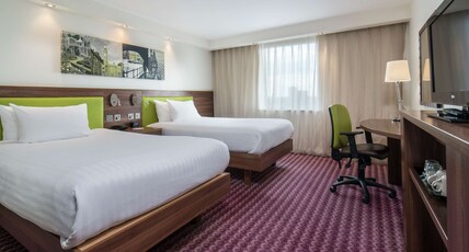 Hampton by Hilton Birmingham Broad Street Room Type - FAMILY ROOM W  SOFA BED NS