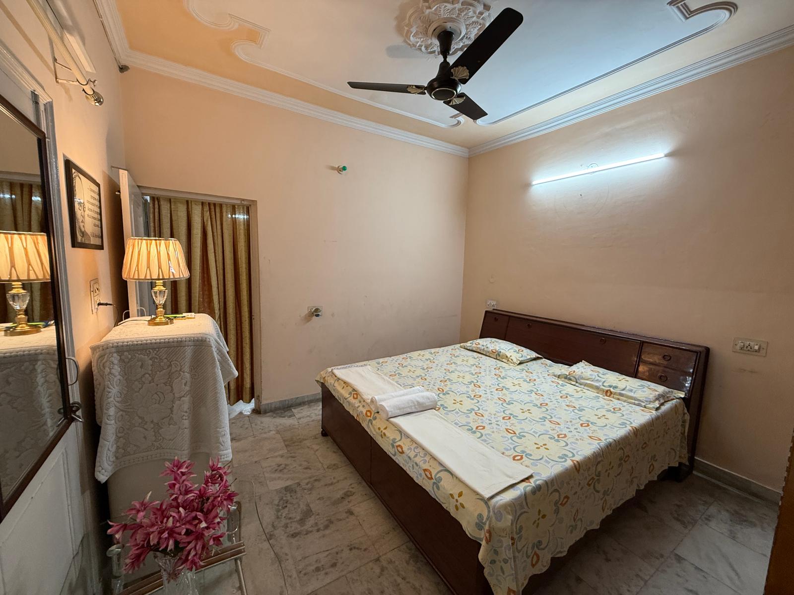Convenient 1BHK Homestay - Tap to explore photos