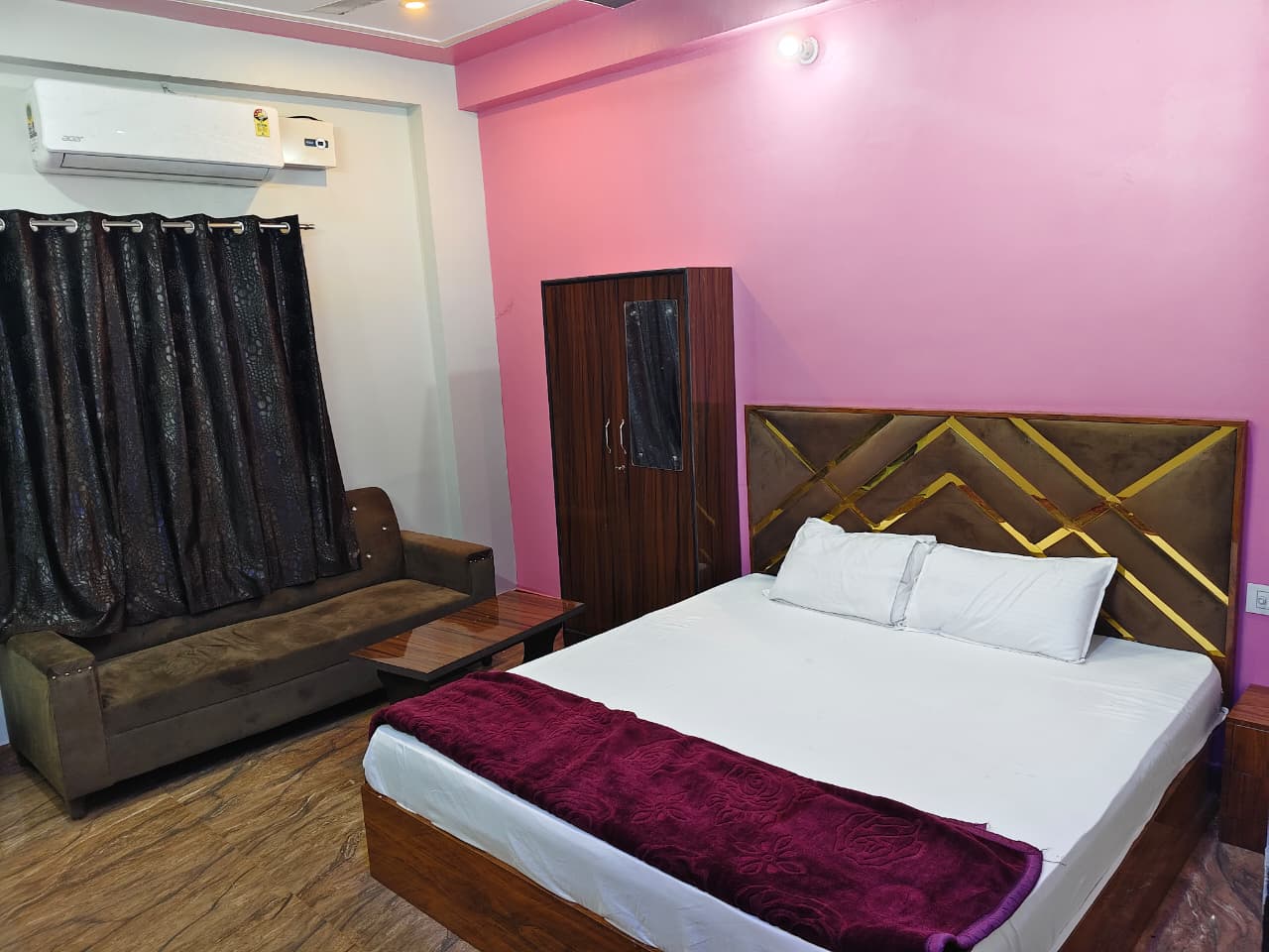 Hotel R.S. PALACE - Tap to explore photos