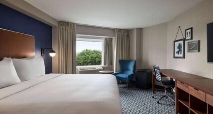 Wyndham Fallsview Hotel Room Type - 1 King Bed, Mobility Accessible Room, Roll-In Shower, Standard Room, Non-Smoking Wyndham Fallsview Hotel Room Type - 1 King Bed, Mobility Accessible Room, Roll-In Shower, Standard Room, Non-Smoking