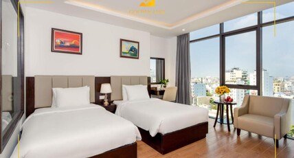 Golden Line Danang Hotel Room Type - Deluxe Twin Room with Bathtub and City View