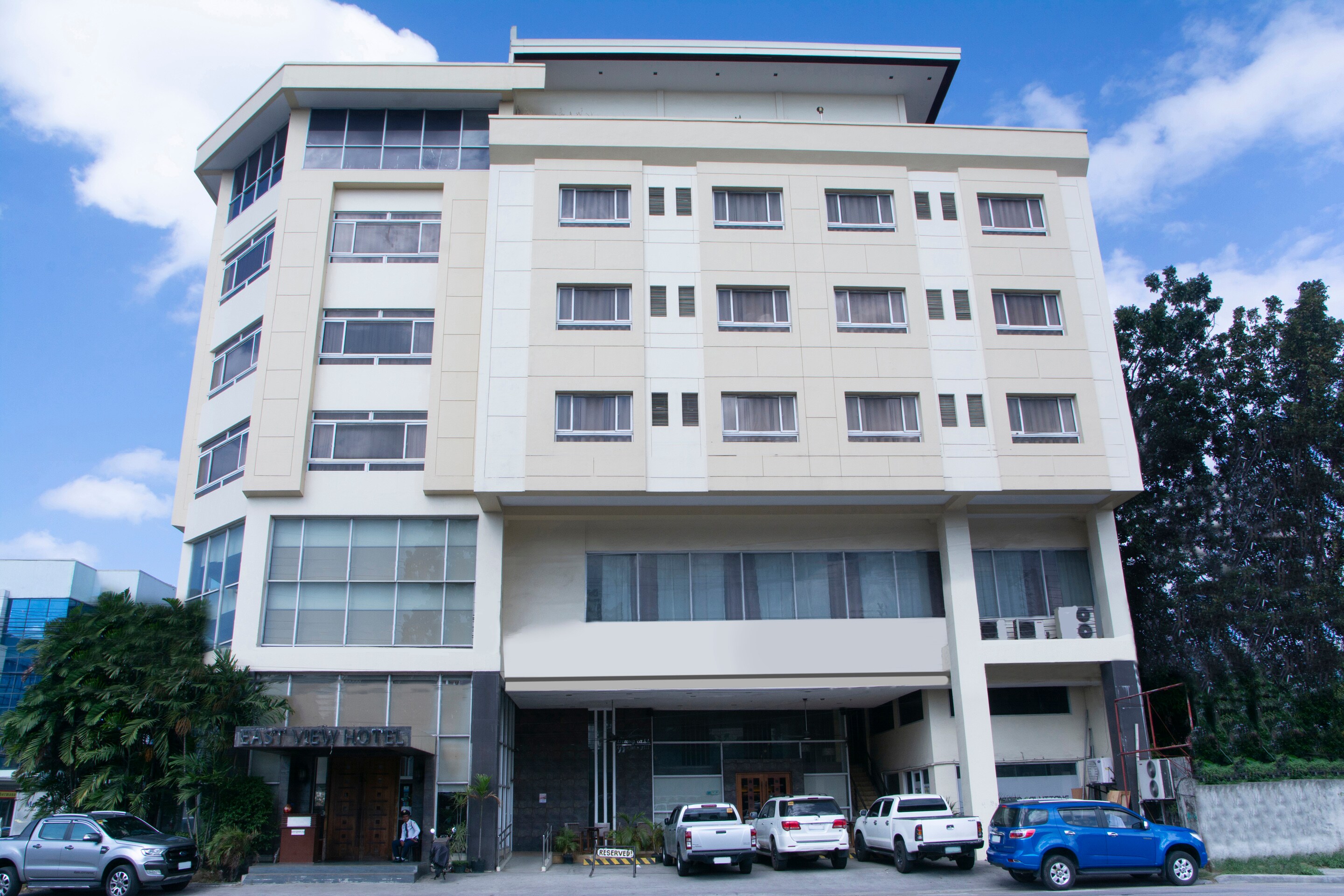 OYO 550 East View Hotel - Tap to explore photos