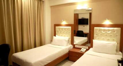Hotel Lords Room Type - Deluxe Room (Queen Bed or 2 Twin Beds)
