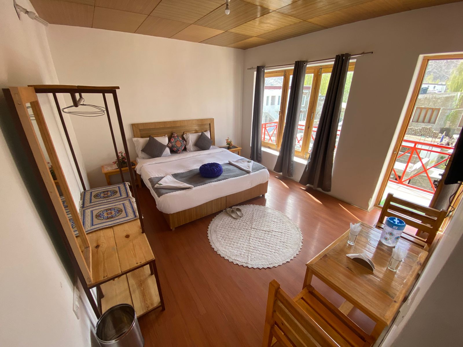 Seven Seas Guest House | 5 Min Walking From Leh Mall Road - Tap to explore photos
