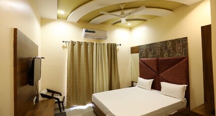 Ishwar Nain Hotel Room Type - Premium Room