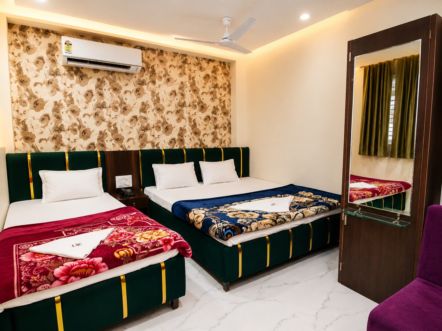 Hotel Shivay - Mahakal Mandir 200mtr only - Tap to explore photos