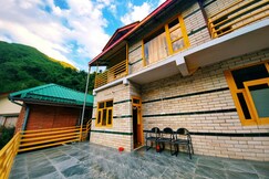 Aurum Valley Standard Duplex-2 in Tirthan by Homeyhuts