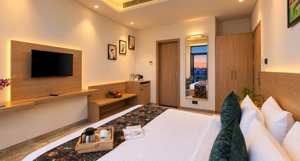 7 Rays hotel Room Type - Premier Jacuzzi room with Balcony.
