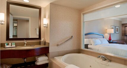 Hilton Niagara Falls/Fallsview Hotel & Suites Room Type - 2BDR DELUXE SUITE PREM VW