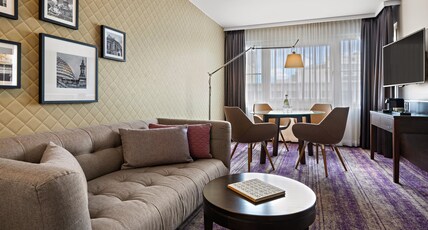 Crowne Plaza Berlin City Centre Room Type - 1 King Suite High Floor