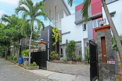 Capital O 91665 D'prof Exclusive Guesthouse